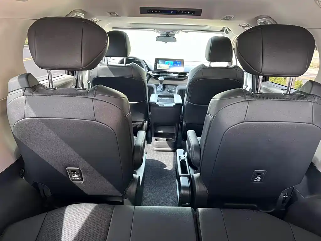 Toyota Sienna 2022 — фото 12