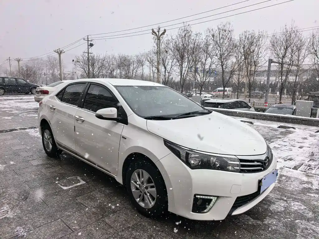 Toyota Corolla 2015 — фото 3