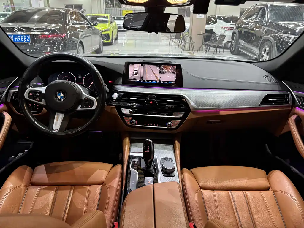 BMW 5 Series 2019 — фото 13