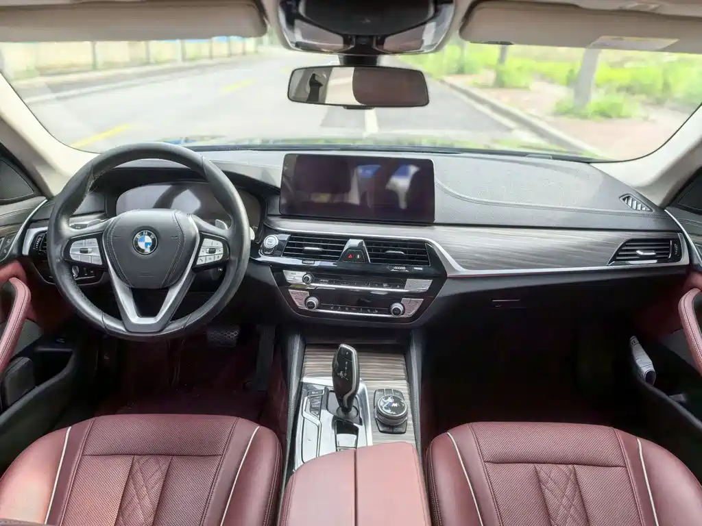 BMW 5 Series 2021 — фото 13