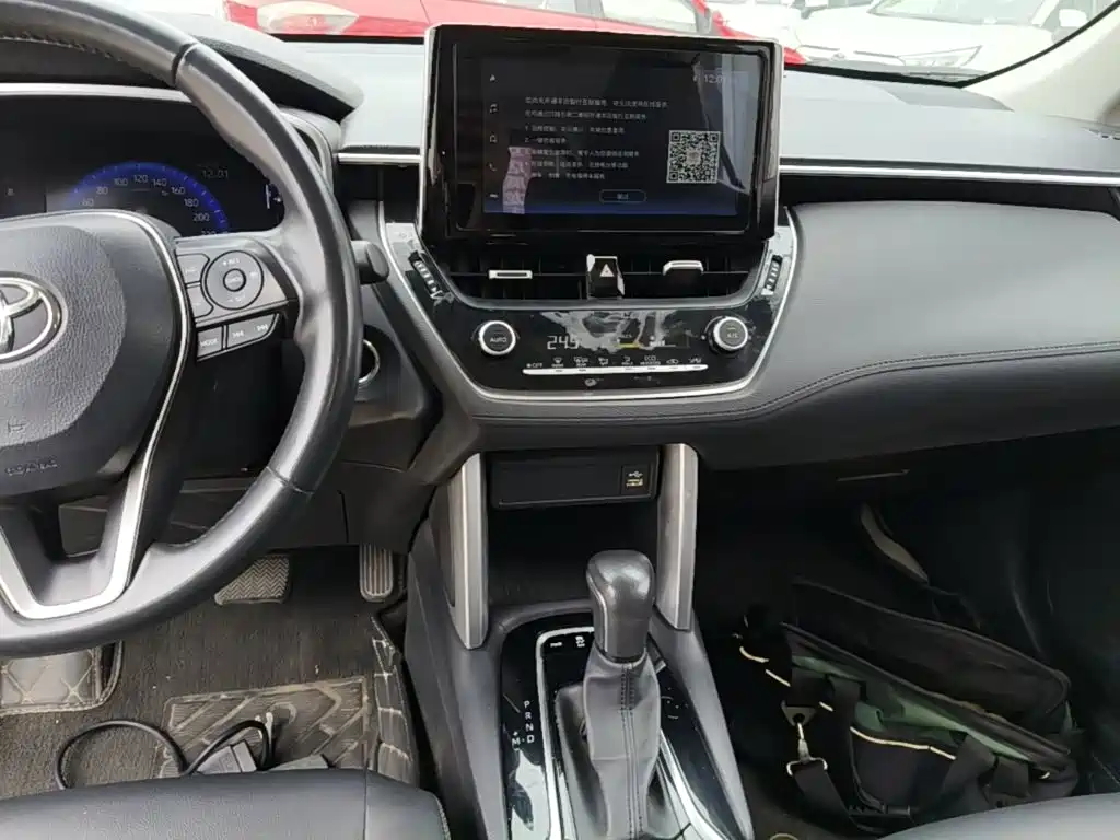Toyota Corolla Cross 2022 — фото 13