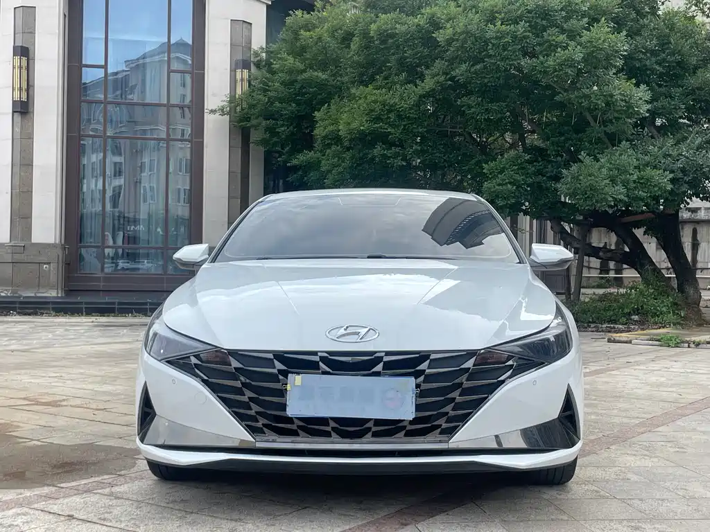 Hyundai Elantra 2022 — фото 3