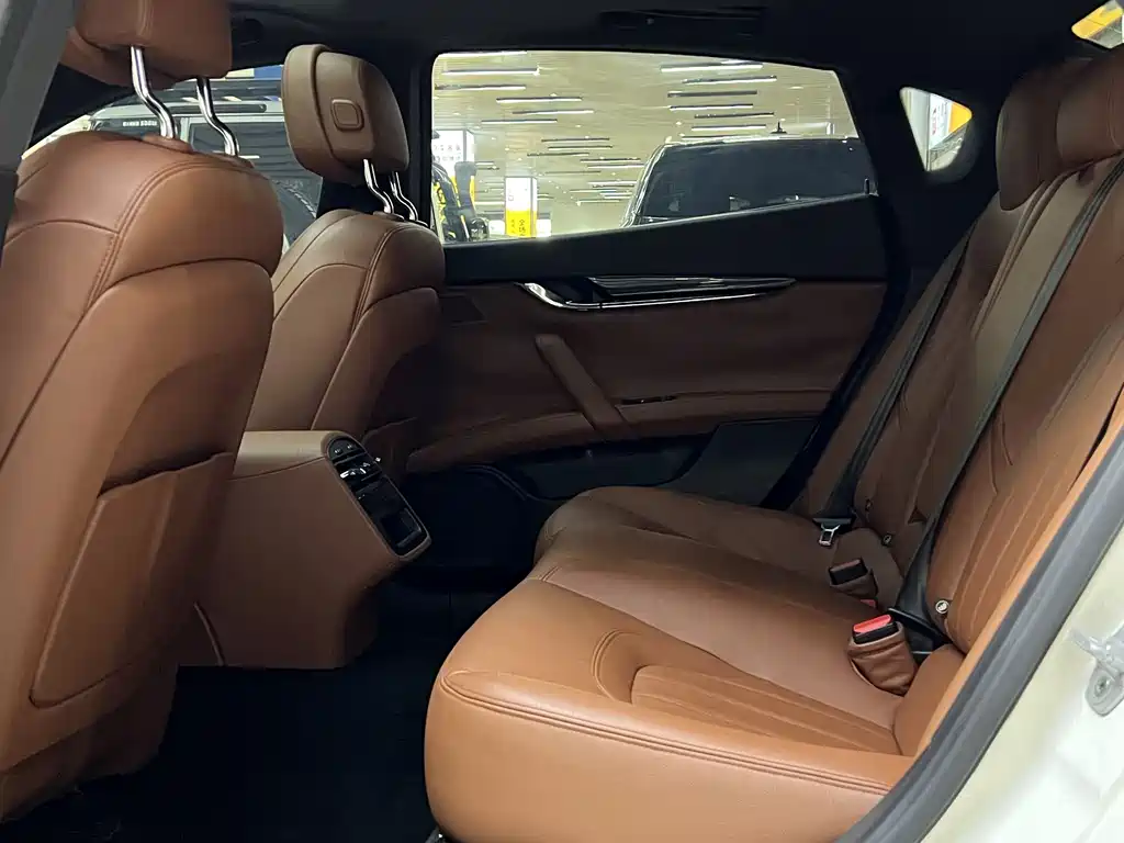 Maserati Quattroporte 2015 — фото 13