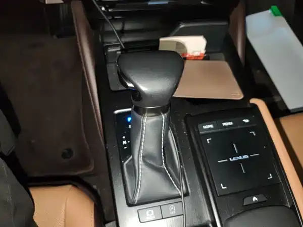 Lexus ES 2020
