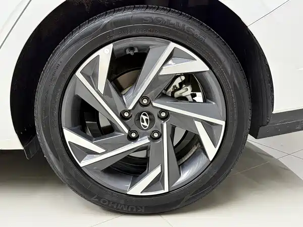 Hyundai Elantra 2025