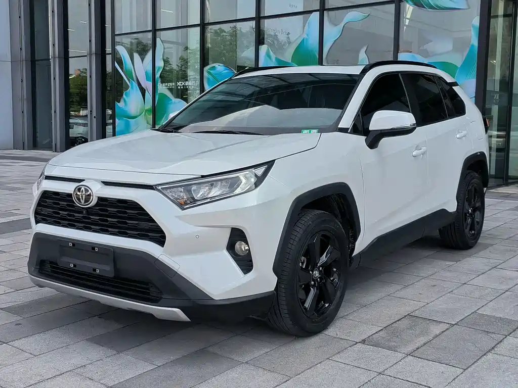 Toyota RAV4 2022 — фото 1
