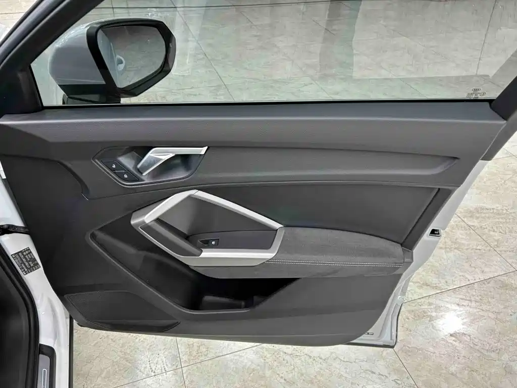 Audi Q3 2023 — фото 12