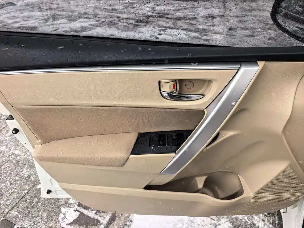 Toyota Corolla 2015 — фото 11