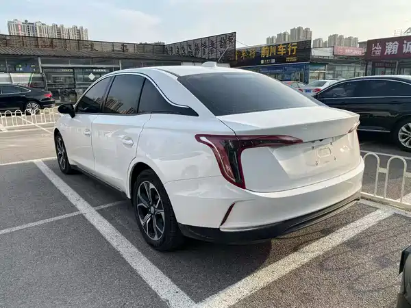 Hongqi E-QM5 2024