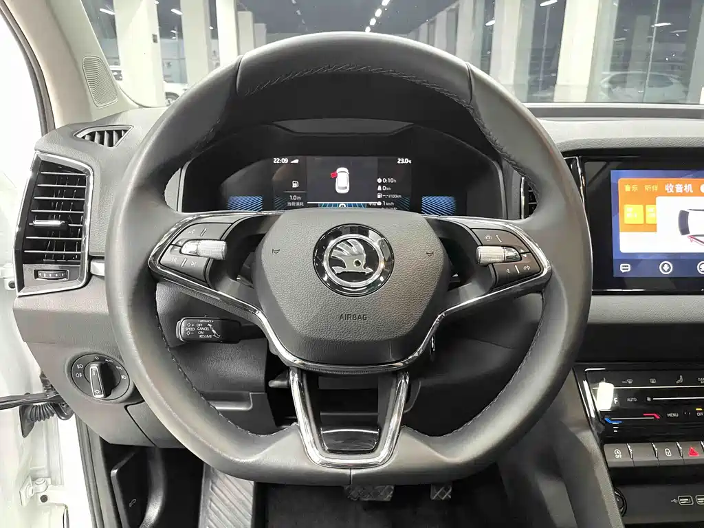 Skoda Karoq 2023 — фото 8