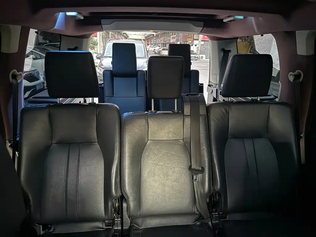 Land Rover Discovery 2013 — фото 11