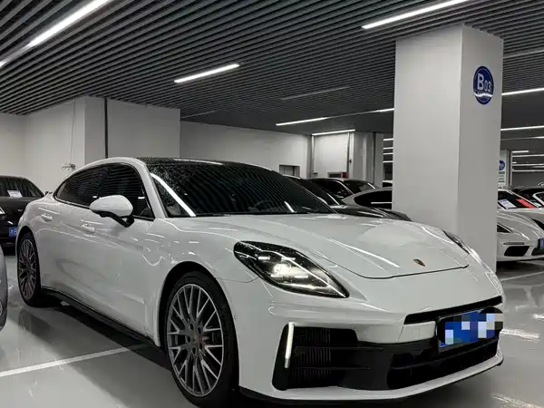Porsche Panamera 2025