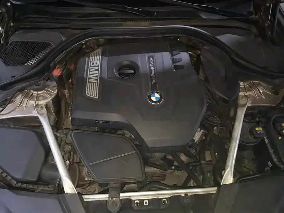 BMW 5 Series 2019 — фото 10