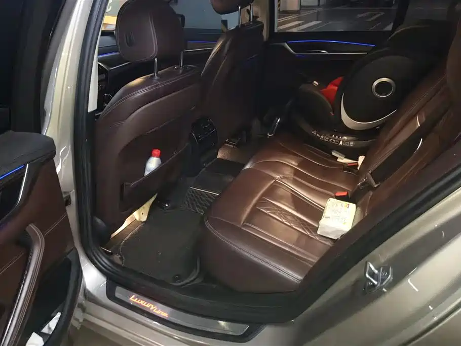 BMW 5 Series 2019 — фото 11