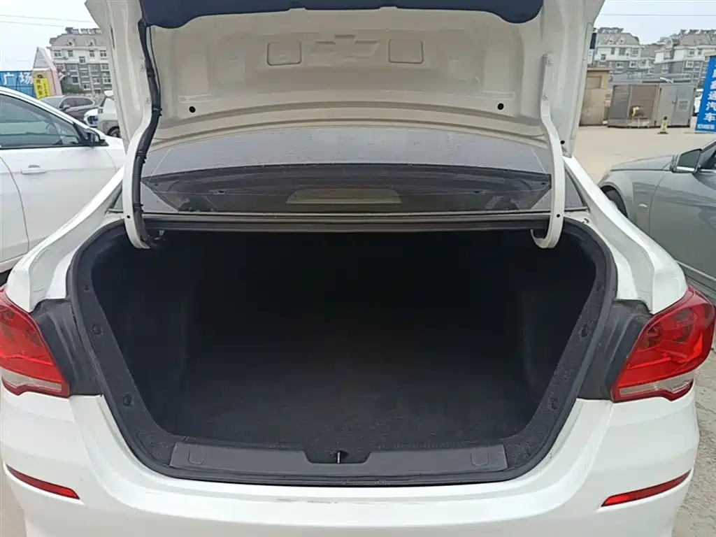 Chevrolet Cavalier 2017 — фото 18