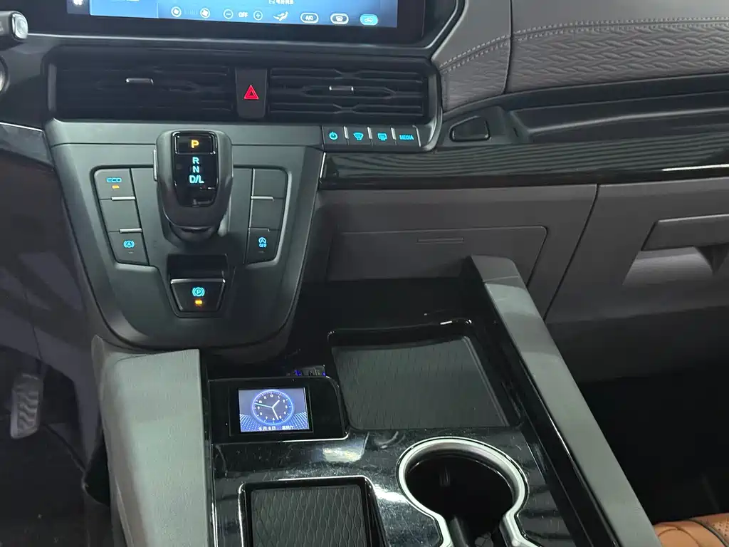 Ford Tourneo 2025 — фото 6