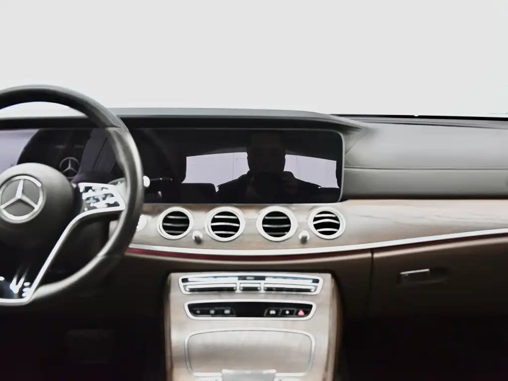 Mercedes-Benz E-Class 2022 — фото 10