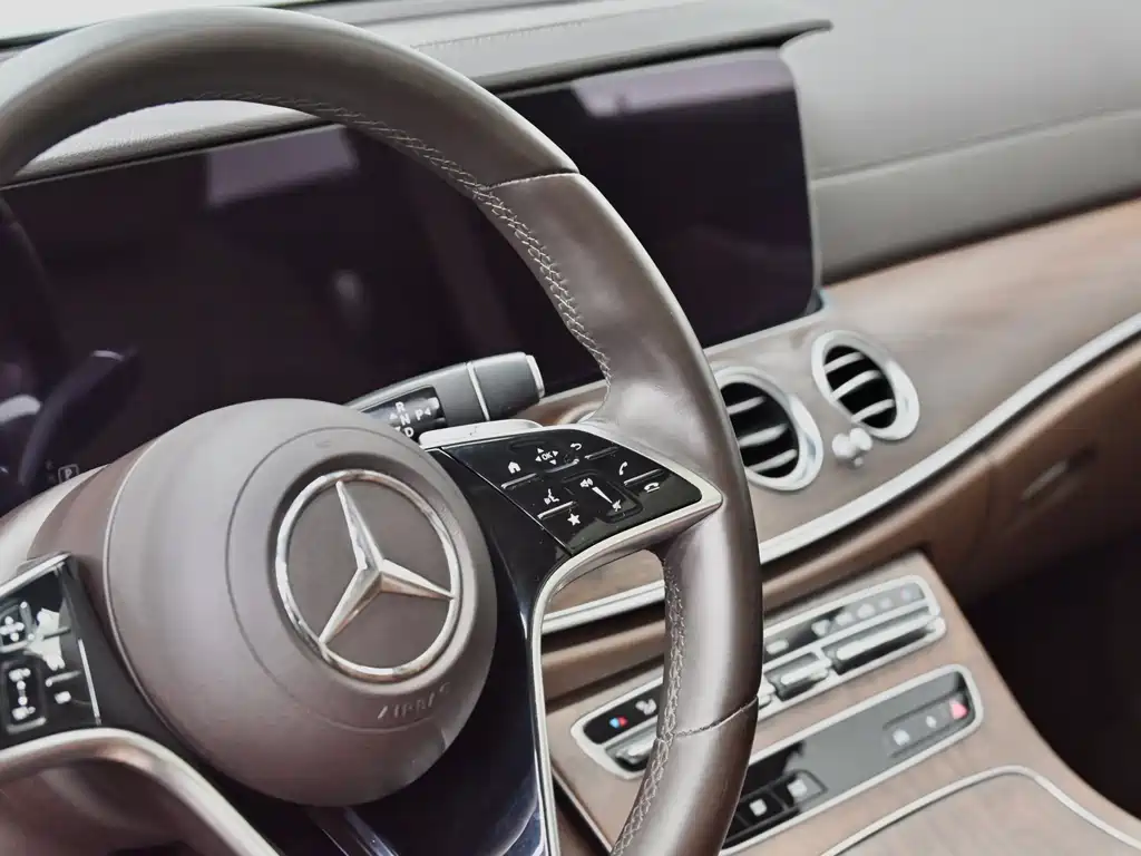 Mercedes-Benz E-Class 2022 — фото 20