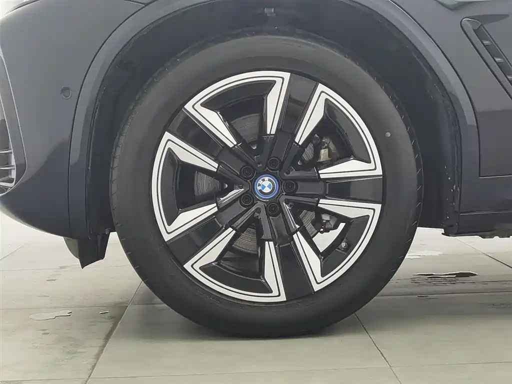 BMW iX3 2022 — фото 17