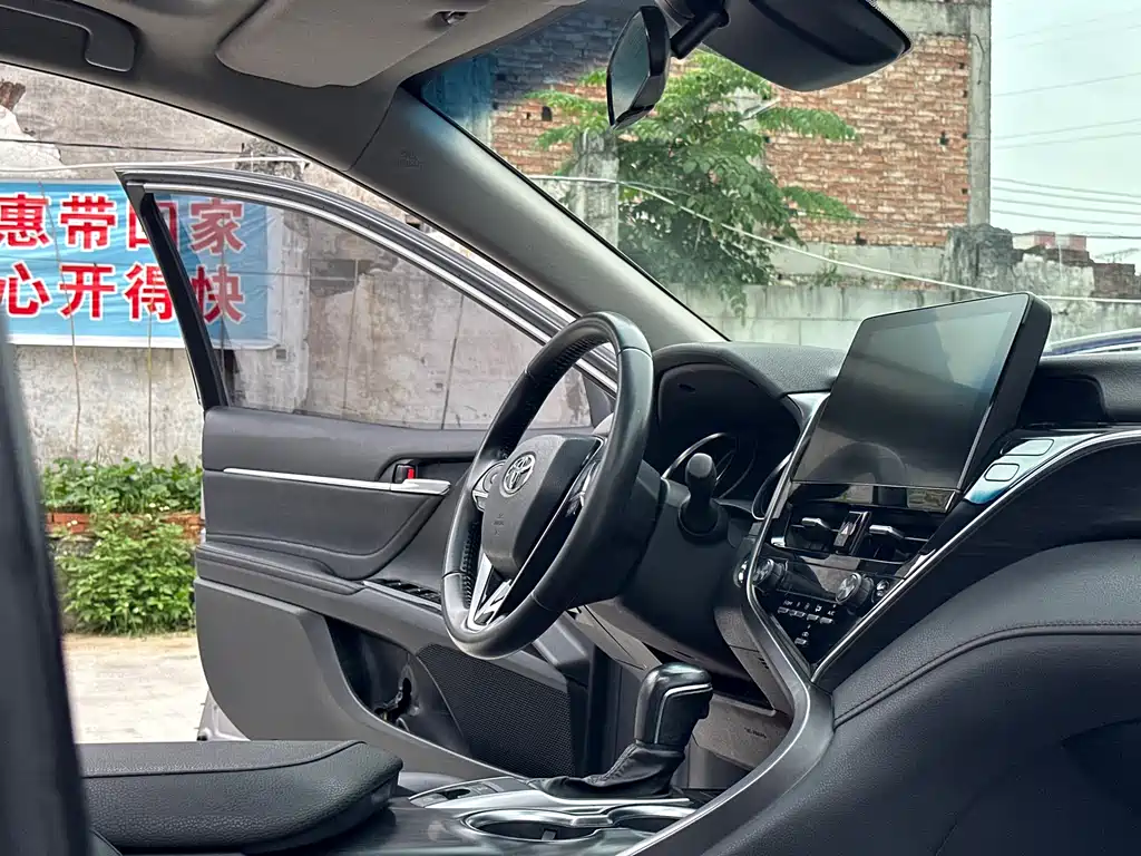 Toyota Camry 2021 — фото 14