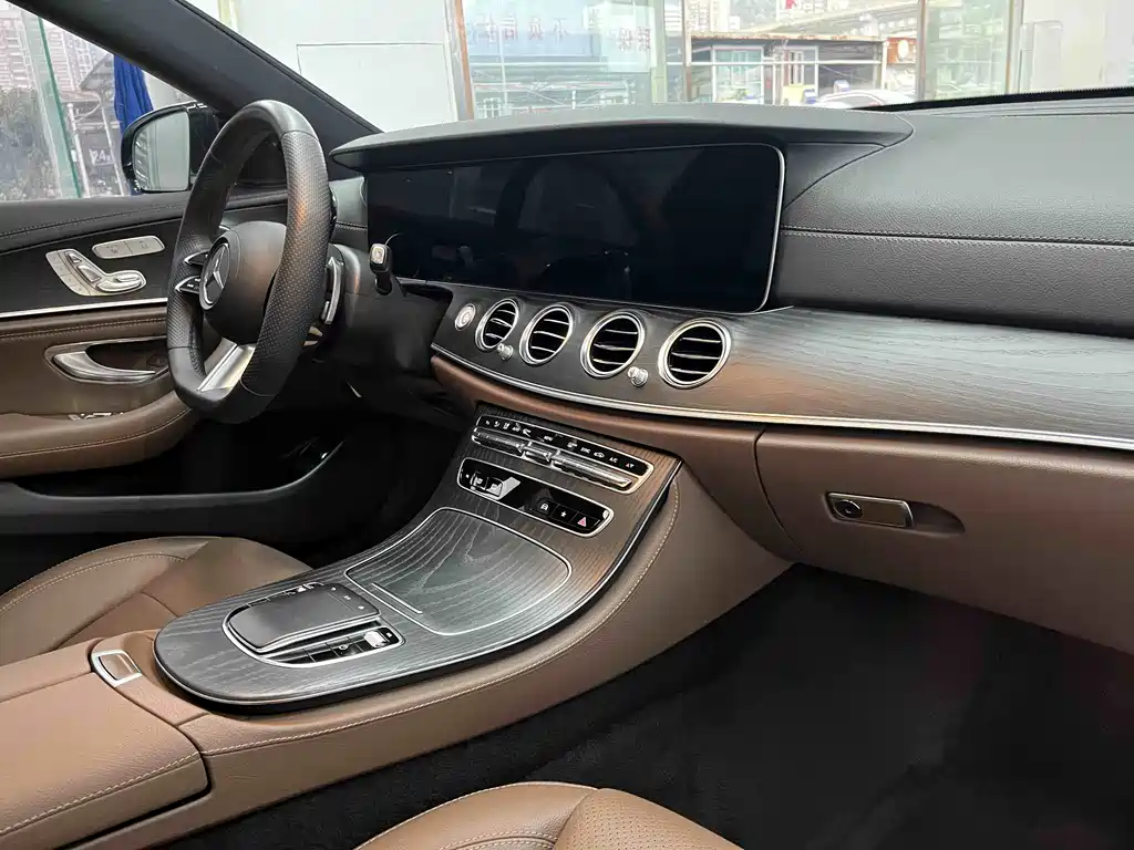 Mercedes-Benz E-Class 2024 — фото 13