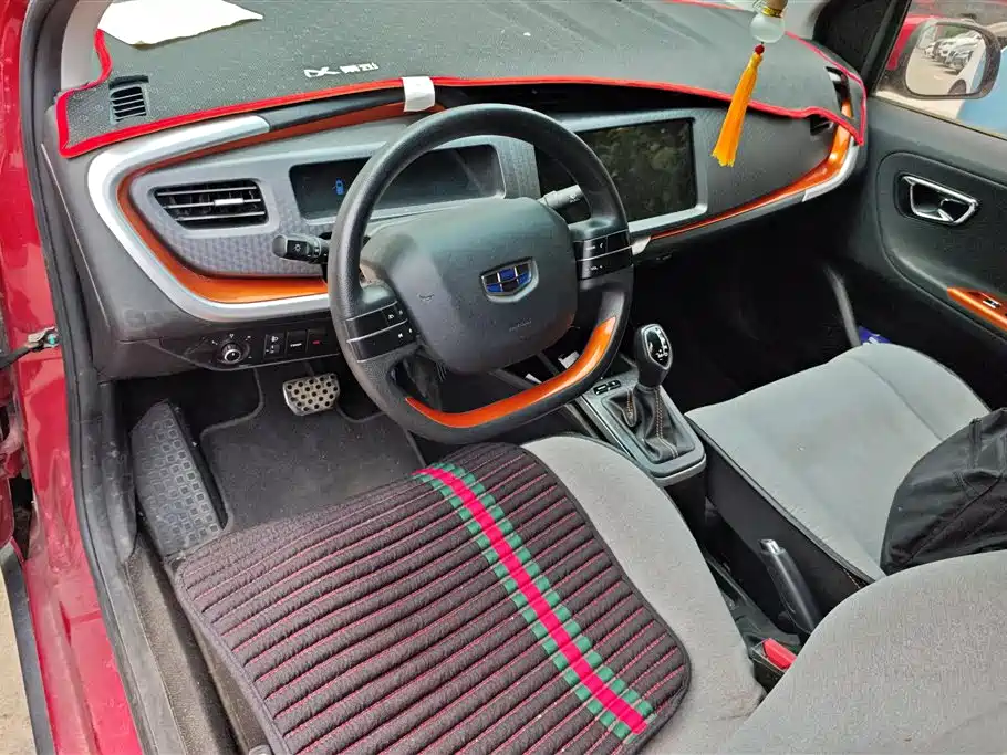 Geely Vision X1 2018 — фото 12