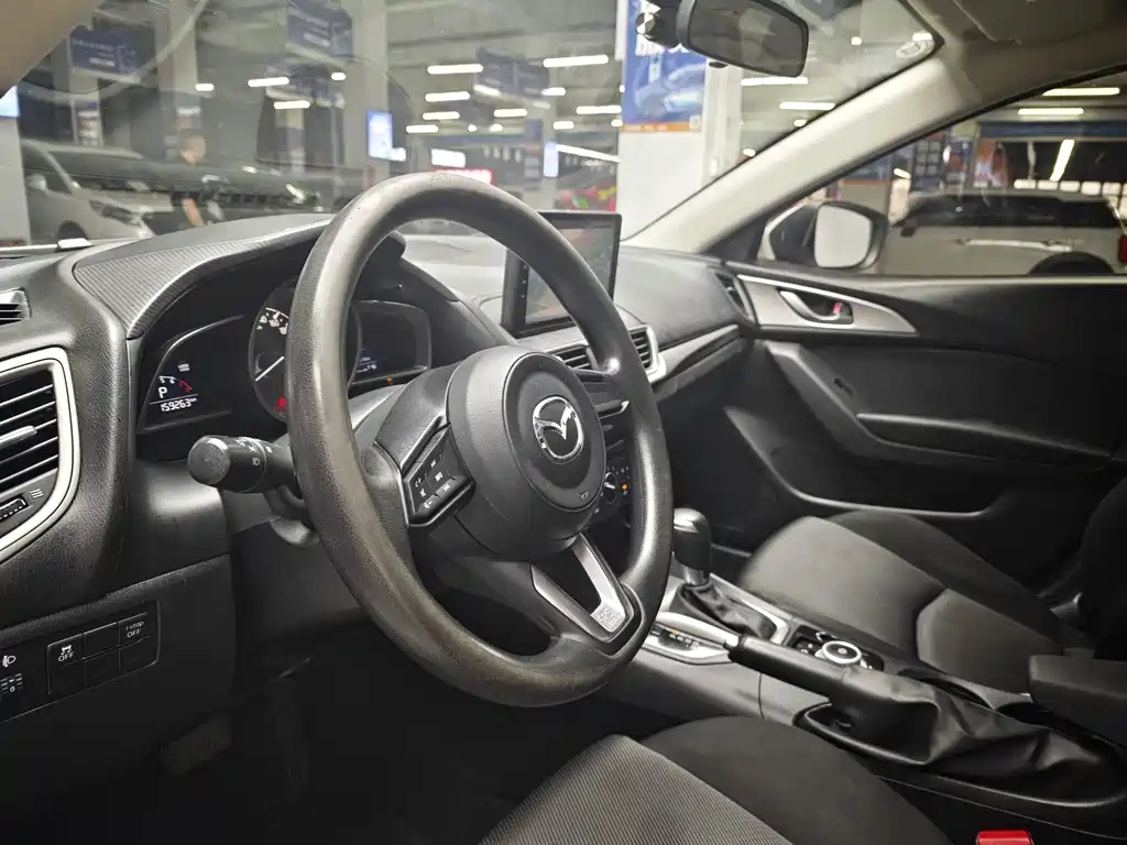 Mazda 3 Axela 2018 — фото 8