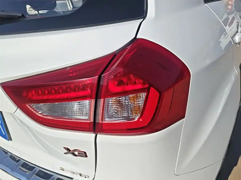 Geely Vision X3 2019 — фото 8