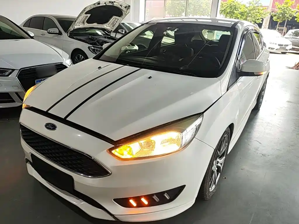Ford Focus 2018 — фото 1