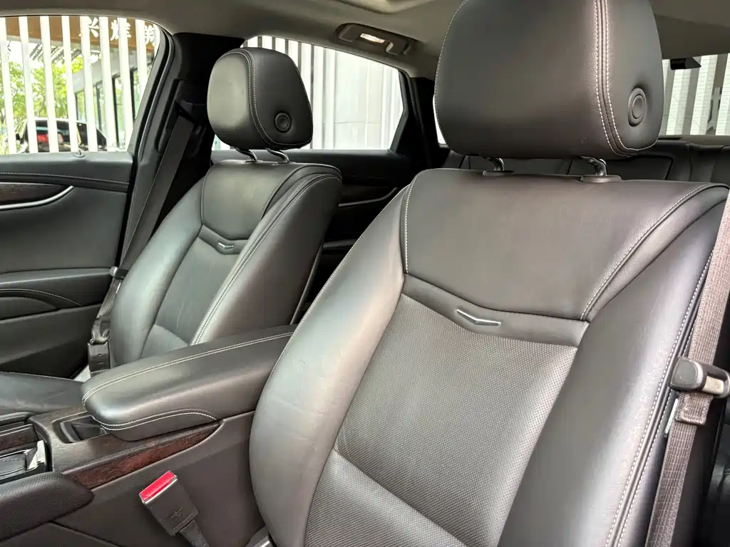 Cadillac XTS 2018 — фото 10