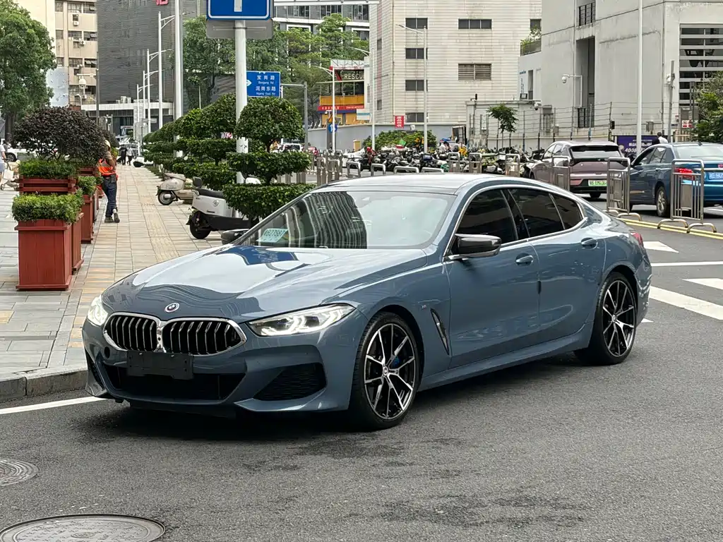 BMW 8 Series 2021 — фото 1