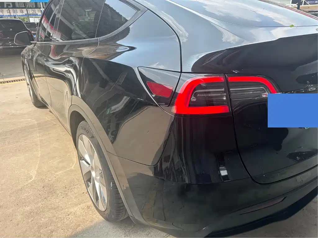 Tesla Model Y 2023 — фото 10