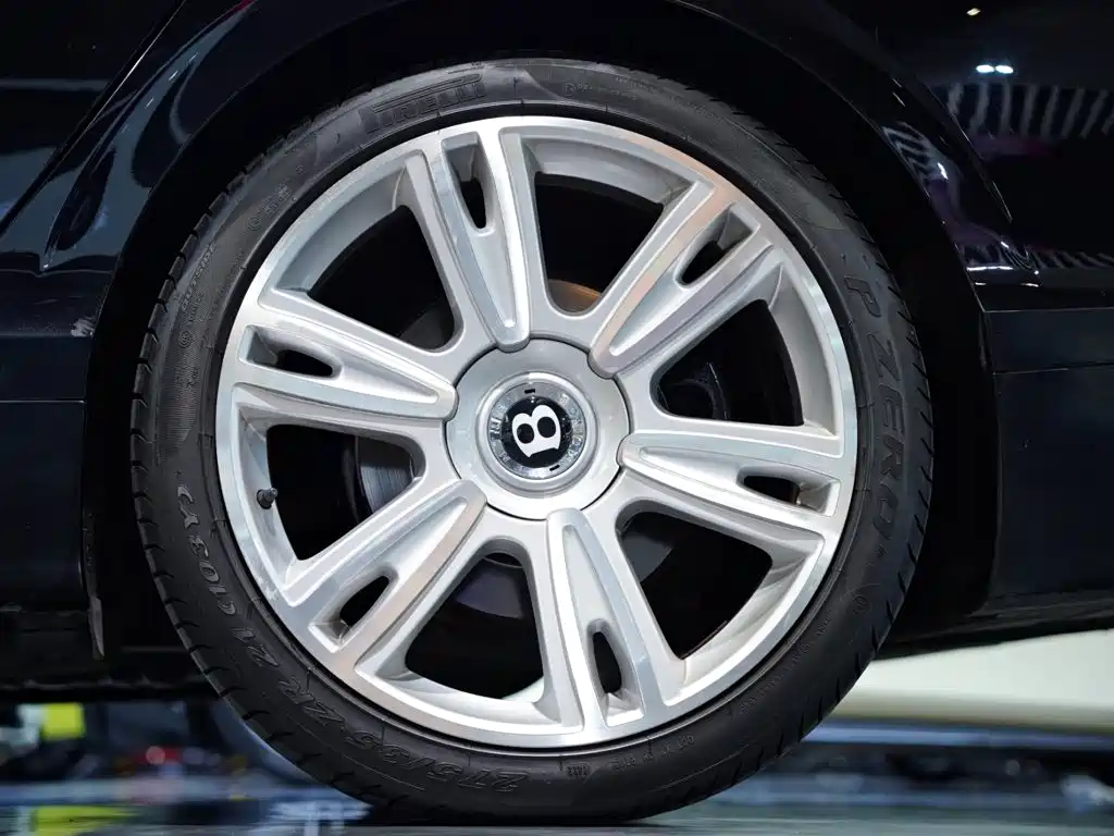 Bentley Flying Spur 2014 — фото 14