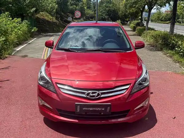 Hyundai Accent 2015