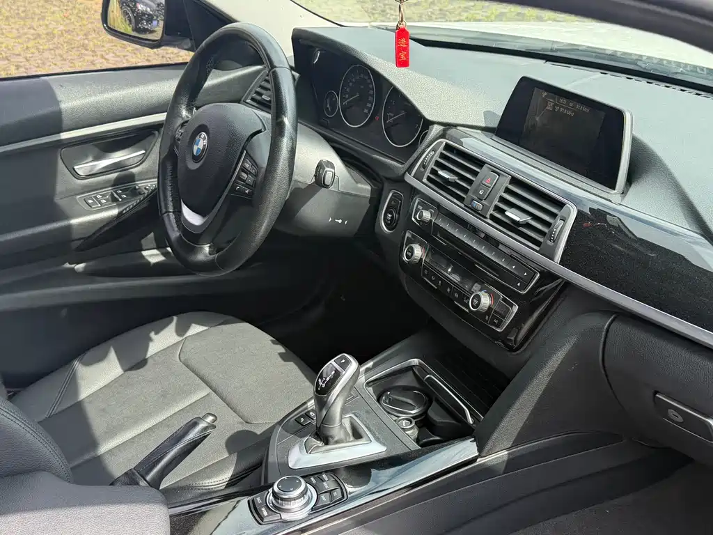 BMW 3 Series 2017 — фото 17
