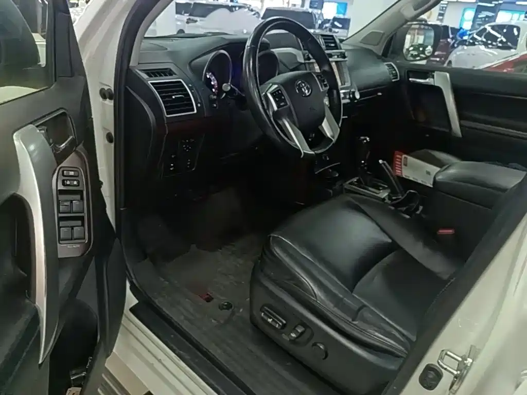 Toyota Prado 2017 — фото 16