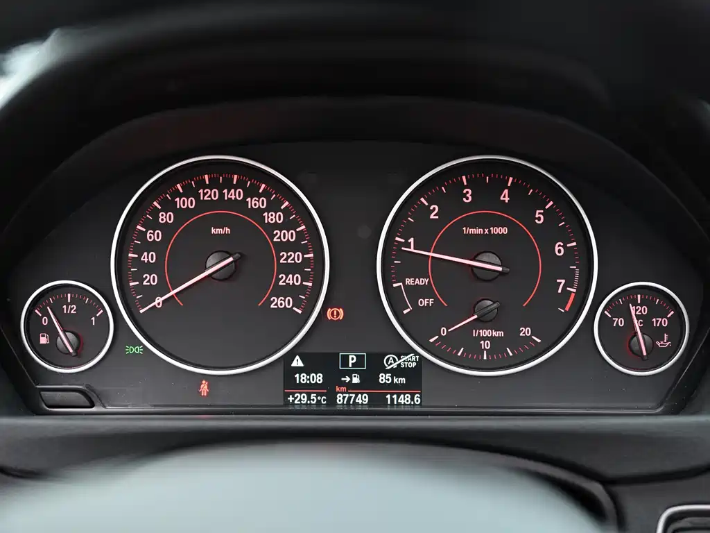 BMW 3 Series 2017 — фото 8