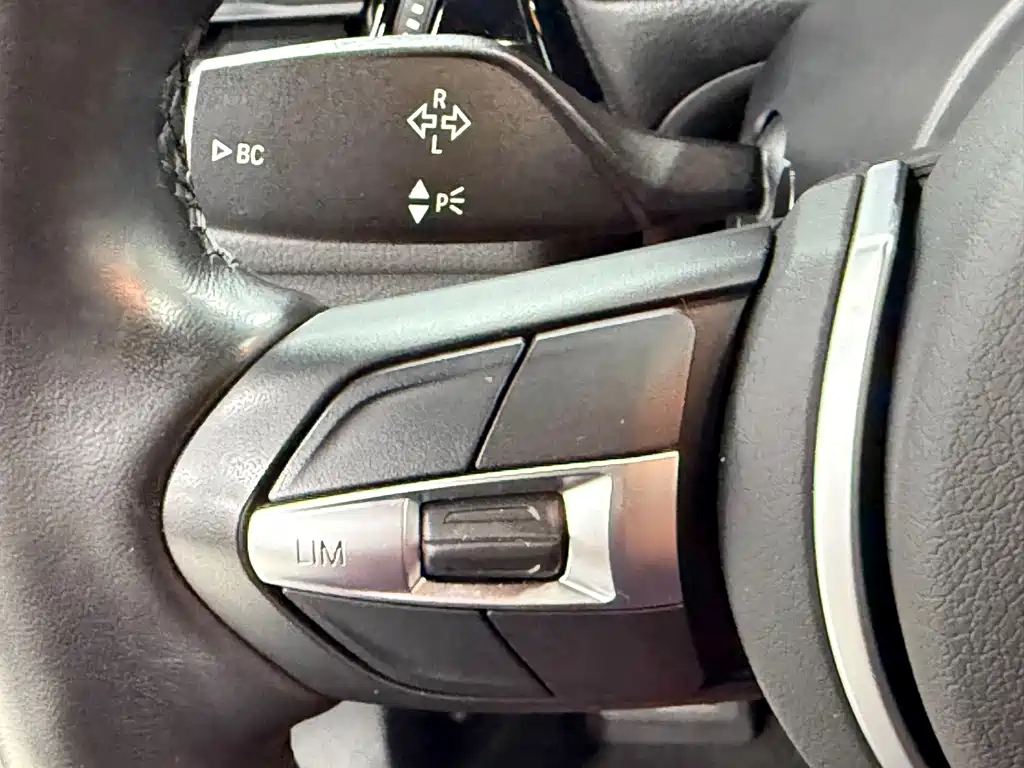BMW 1 Series 2022 — фото 12
