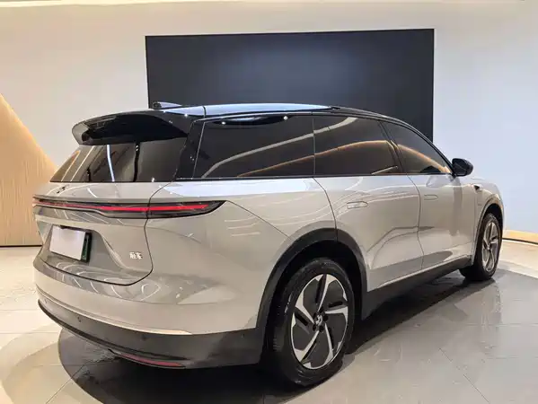 NIO ES8 2024