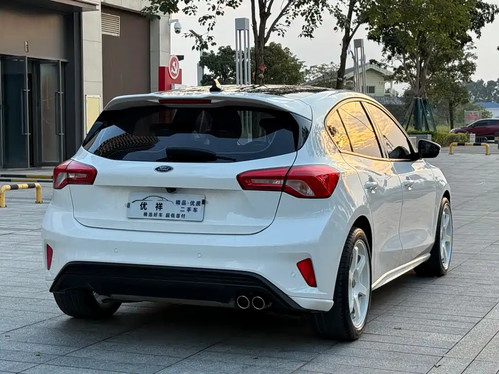 Ford Focus 2021 — фото 17