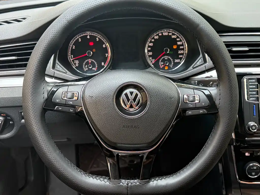 Volkswagen Passat 2016 — фото 14