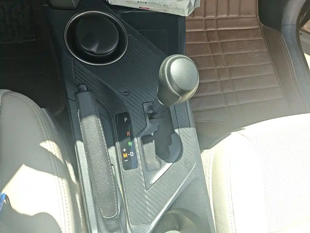 Toyota RAV4 2015 — фото 14