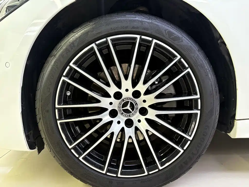 Mercedes-Benz C-Class 2023 — фото 15