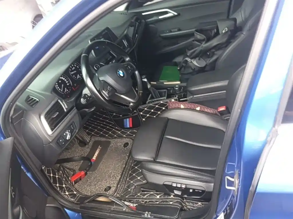 BMW 1 Series 2018 — фото 15