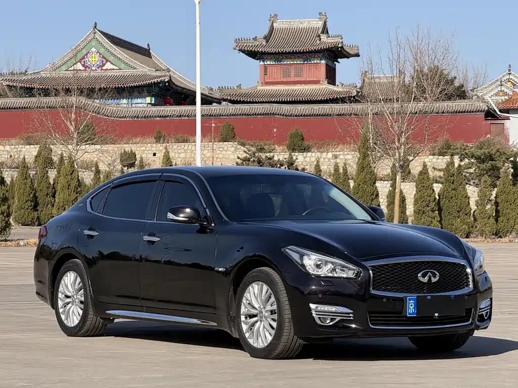 Infiniti Q70 2016 — фото 3