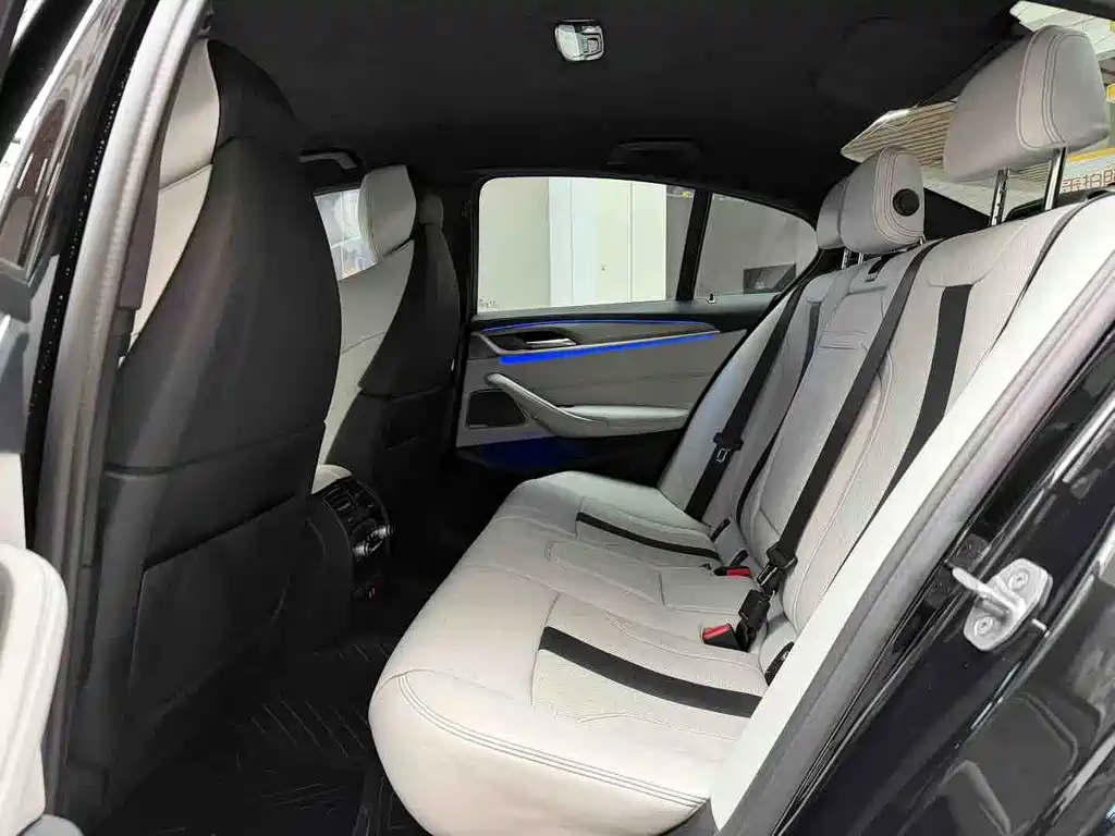 BMW M5 2021