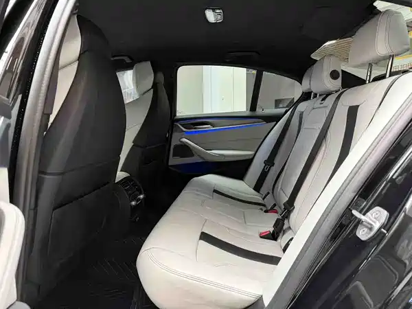 BMW M5 2021