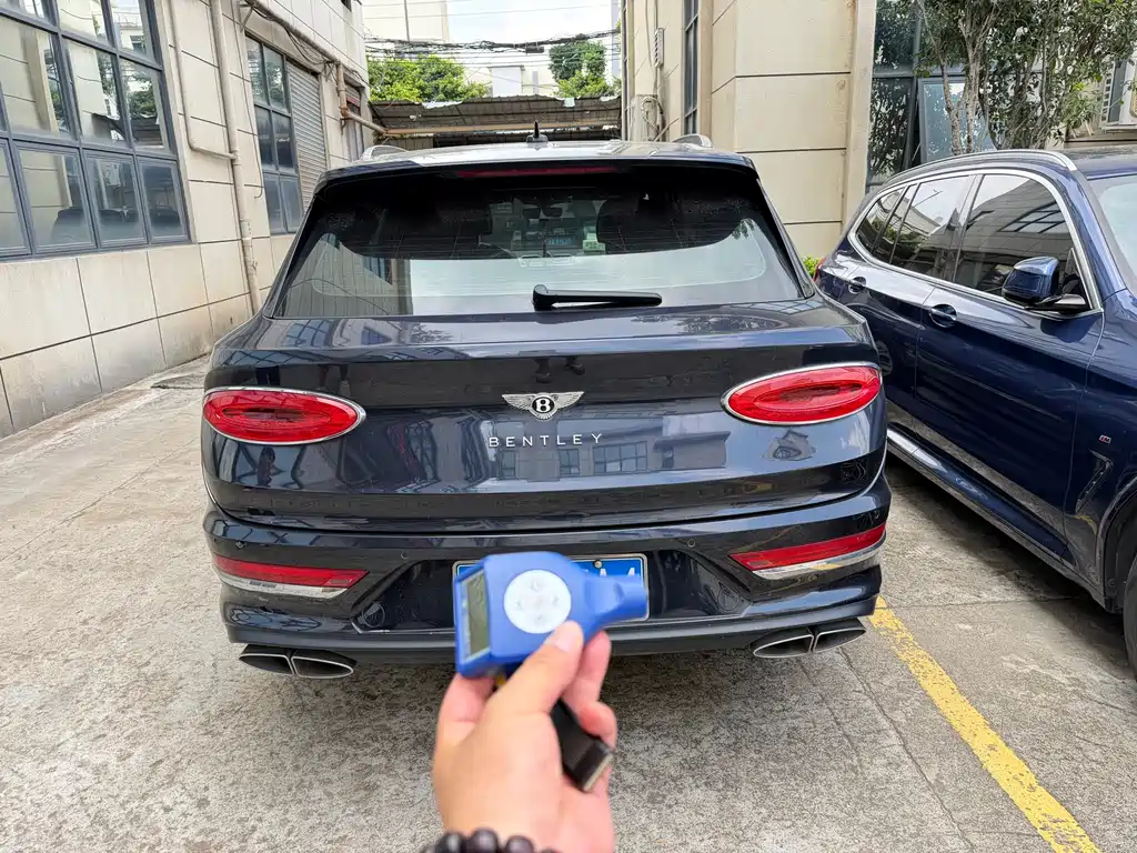 Bentley Bentayga 2022 — фото 8