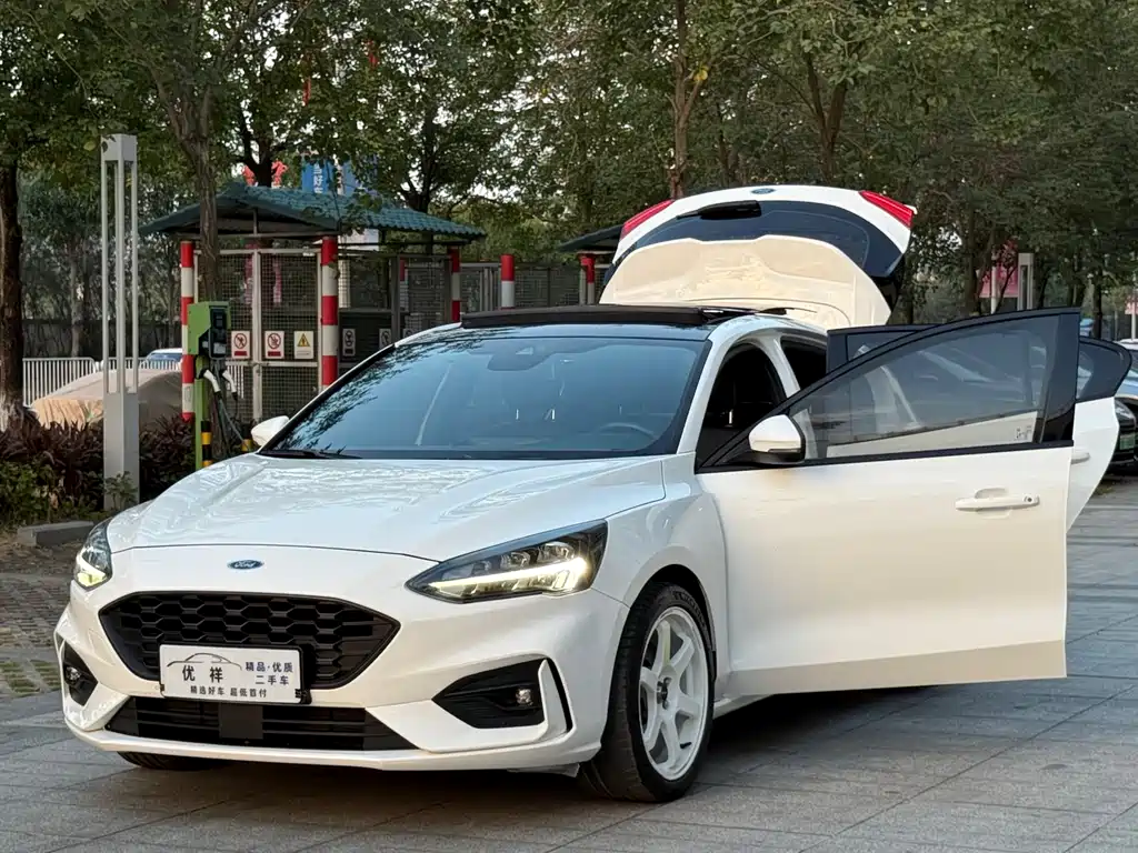 Ford Focus 2021 — фото 20
