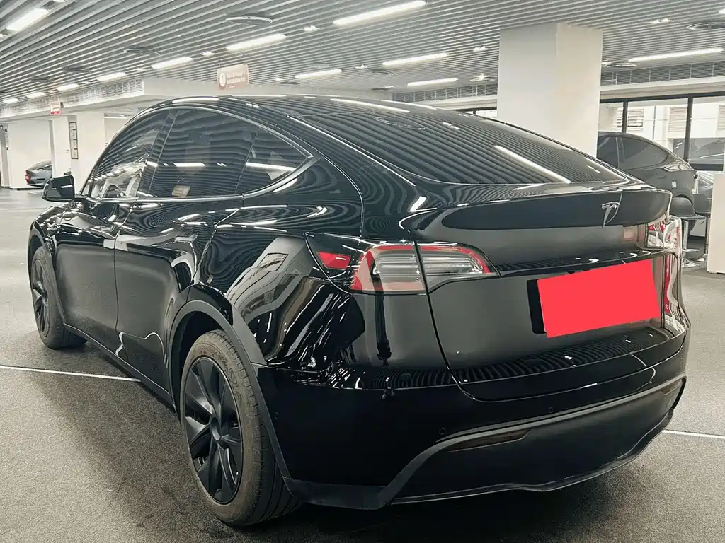 Tesla Model Y 2024 — фото 9